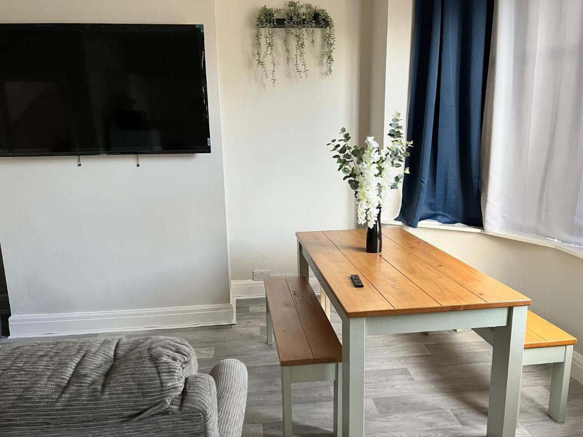 Kim Family Holiday Get-Away 4 Bedrooms 2 Baths Blackpool Exterior foto